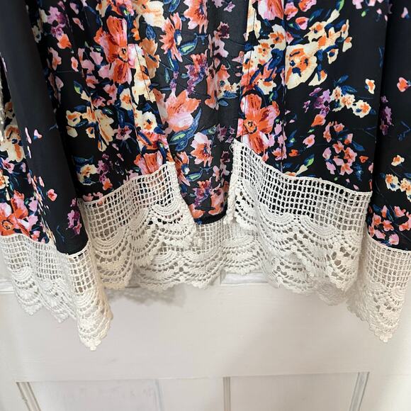 Umgee Dark Floral Boho Kimono Cardigan Size M/L Open Front Crochet Trim Festival - Picture 4 of 8